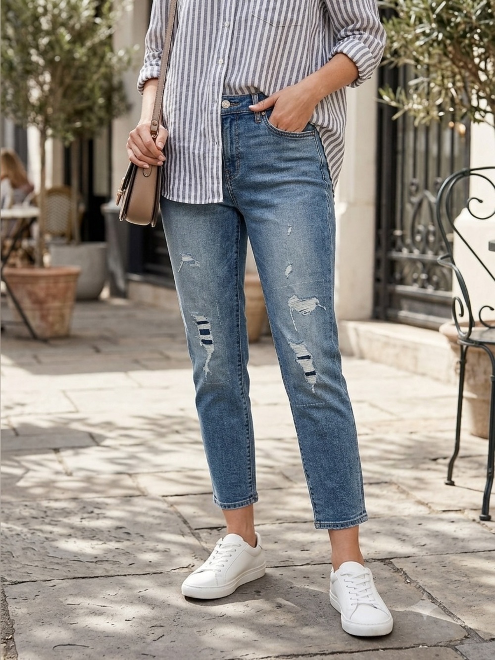 Gap Best Girlfriend Crop Length Distressed Mom Jeans Size 24